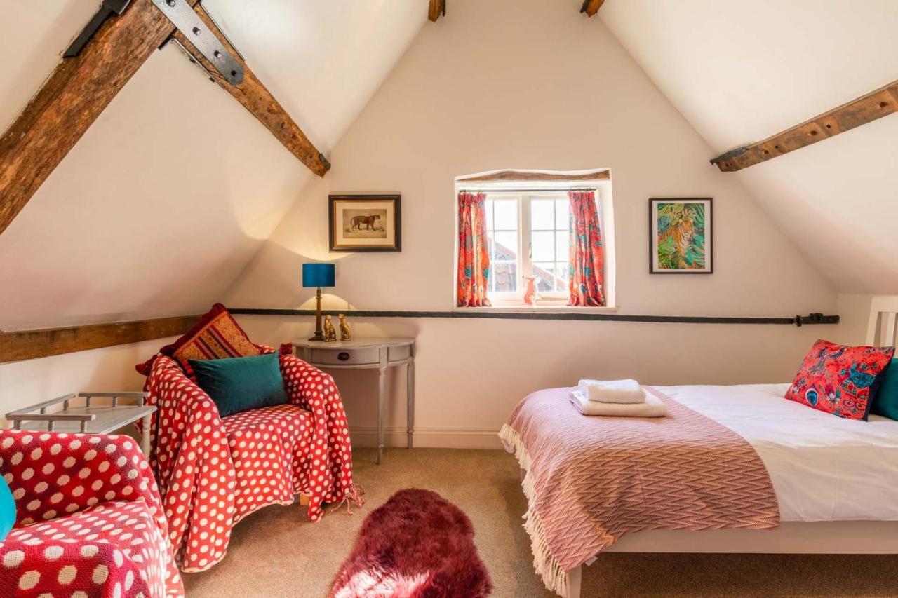 Host & Stay - The Old Paul Pry Holt  Buitenkant foto