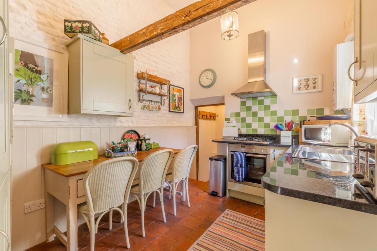 Host & Stay - The Old Paul Pry Holt  Buitenkant foto