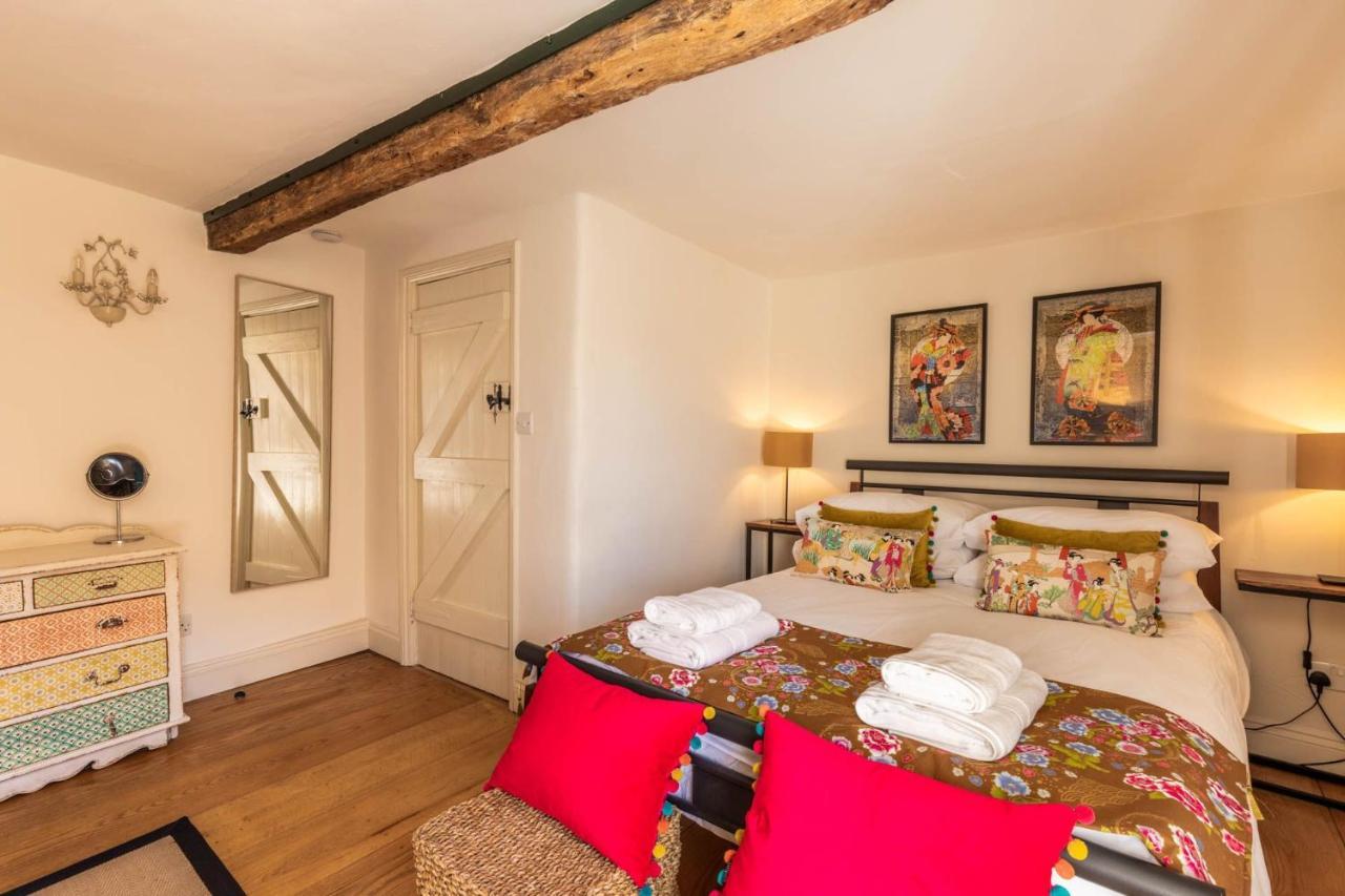 Host & Stay - The Old Paul Pry Holt  Buitenkant foto
