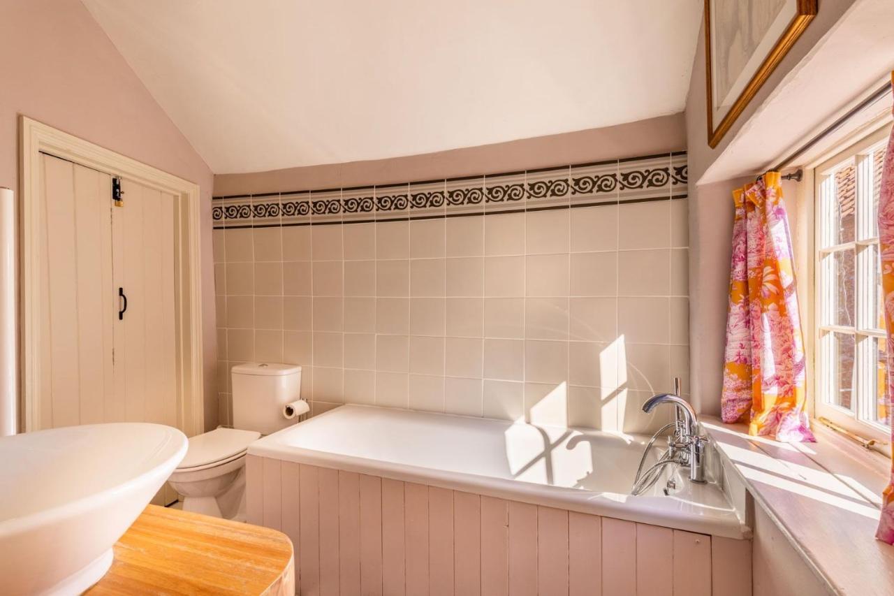 Host & Stay - The Old Paul Pry Holt  Buitenkant foto