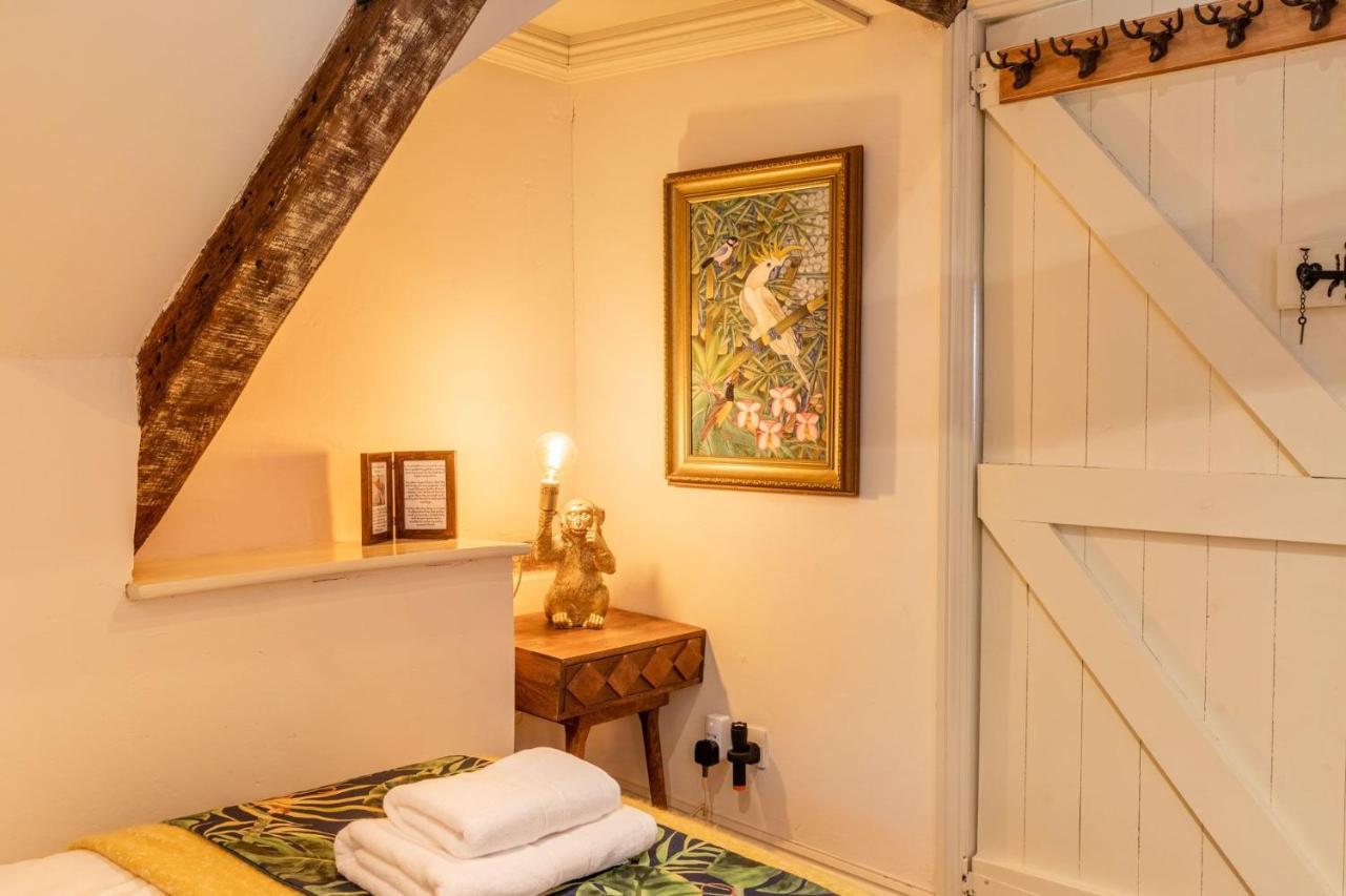 Host & Stay - The Old Paul Pry Holt  Buitenkant foto